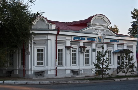 Бывший универсальный магазин Р.Ф.Функа, ныне стоматологическая поликлиника АО «Талап»