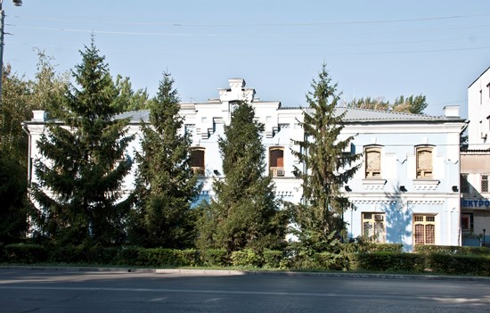 Бывшая Пушкинская школа, где в 1919г. размещался штаб обороны г.Уральска, ныне управление охраны окружающей среды